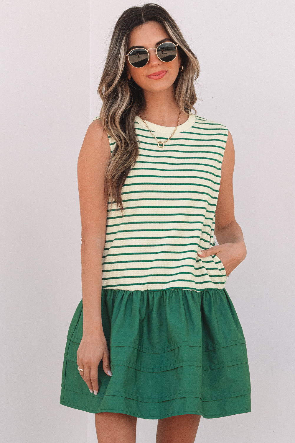 Robe courte femme rayé, à volants, sans manches — vert