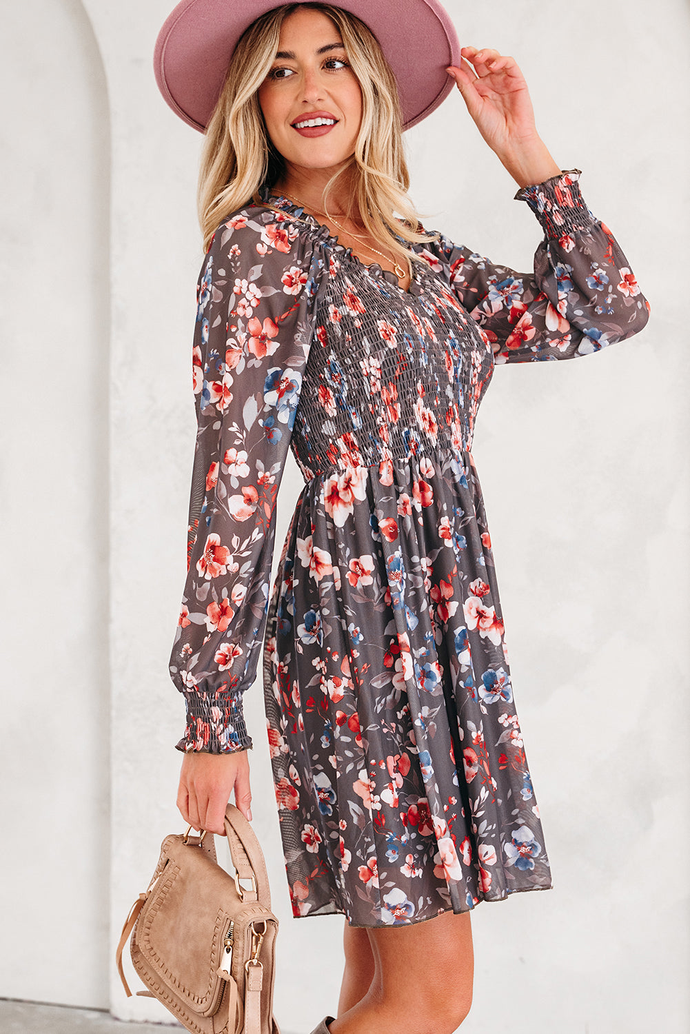 Robe courte femme floral, transparent, smocké, manches longues — marron