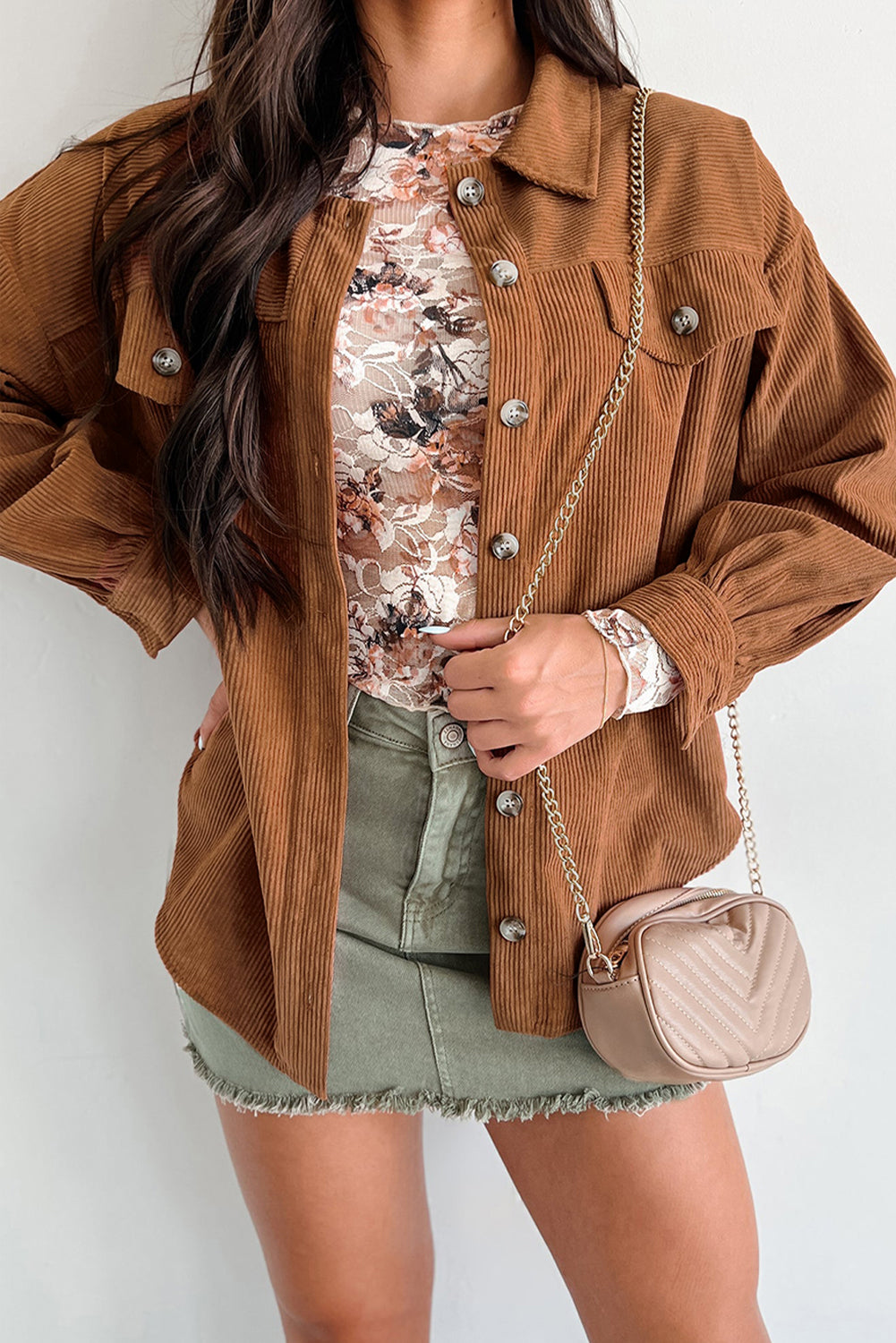 Pièce mode femme boutonnée, poches