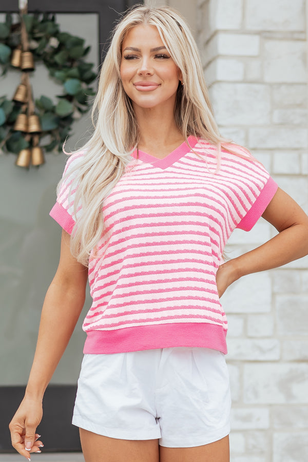 Haut femme rayé, en maille, manches courtes, col V, bordure contrastée — rose