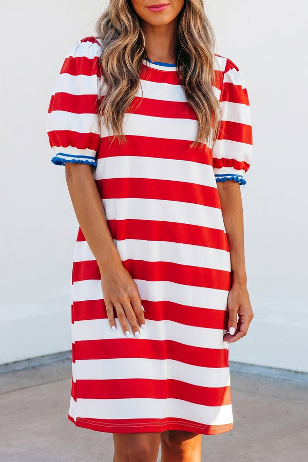 Robe courte femme rayé, manches bouffantes, col rond, bordure contrastée — rouge