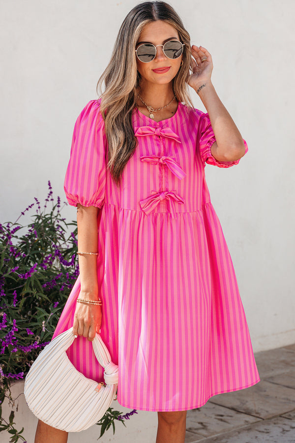 Mini-robe à manches courtes bouffantes et imprimé rayé rose