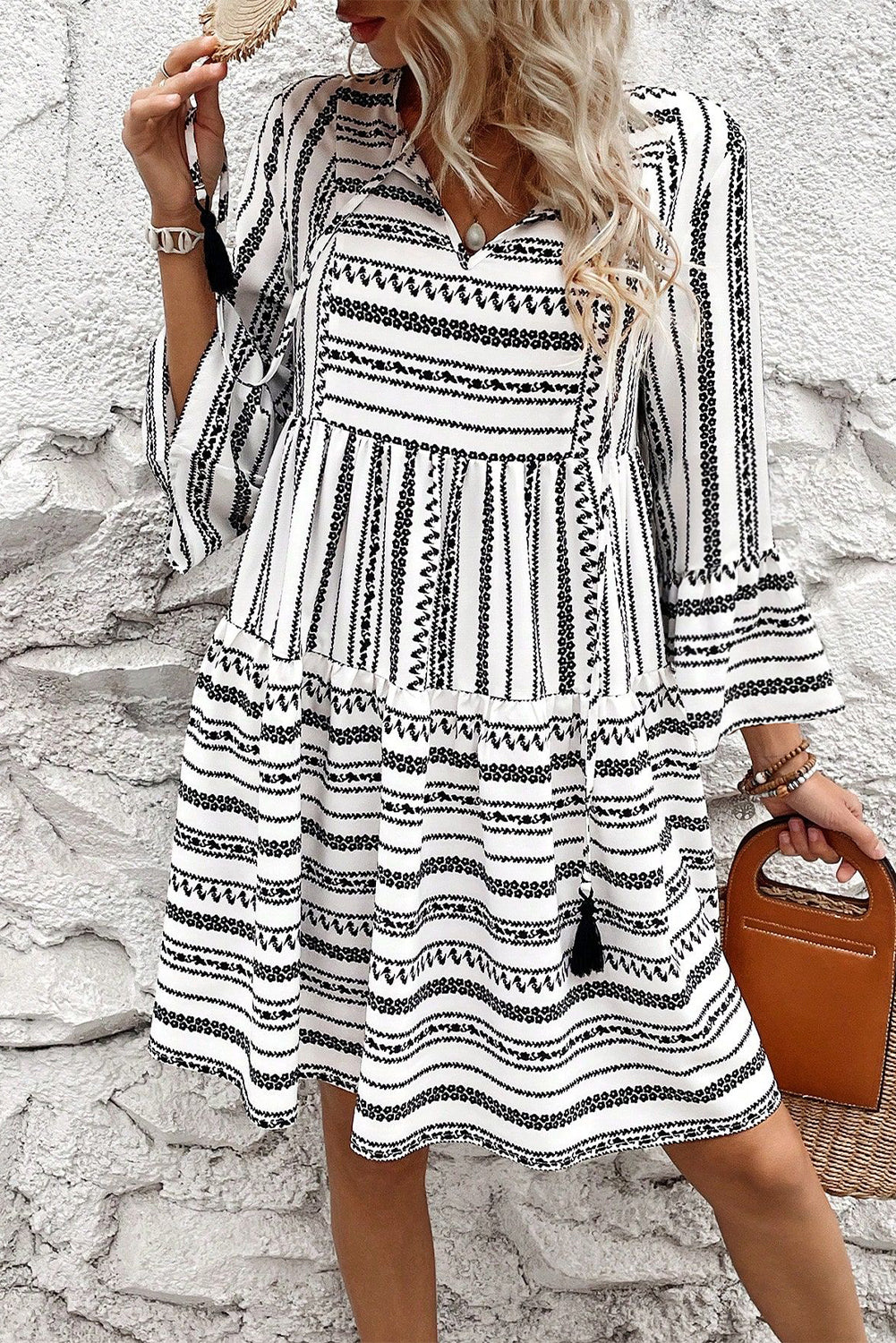 Robe courte femme rayé, col V, taille haute — noir