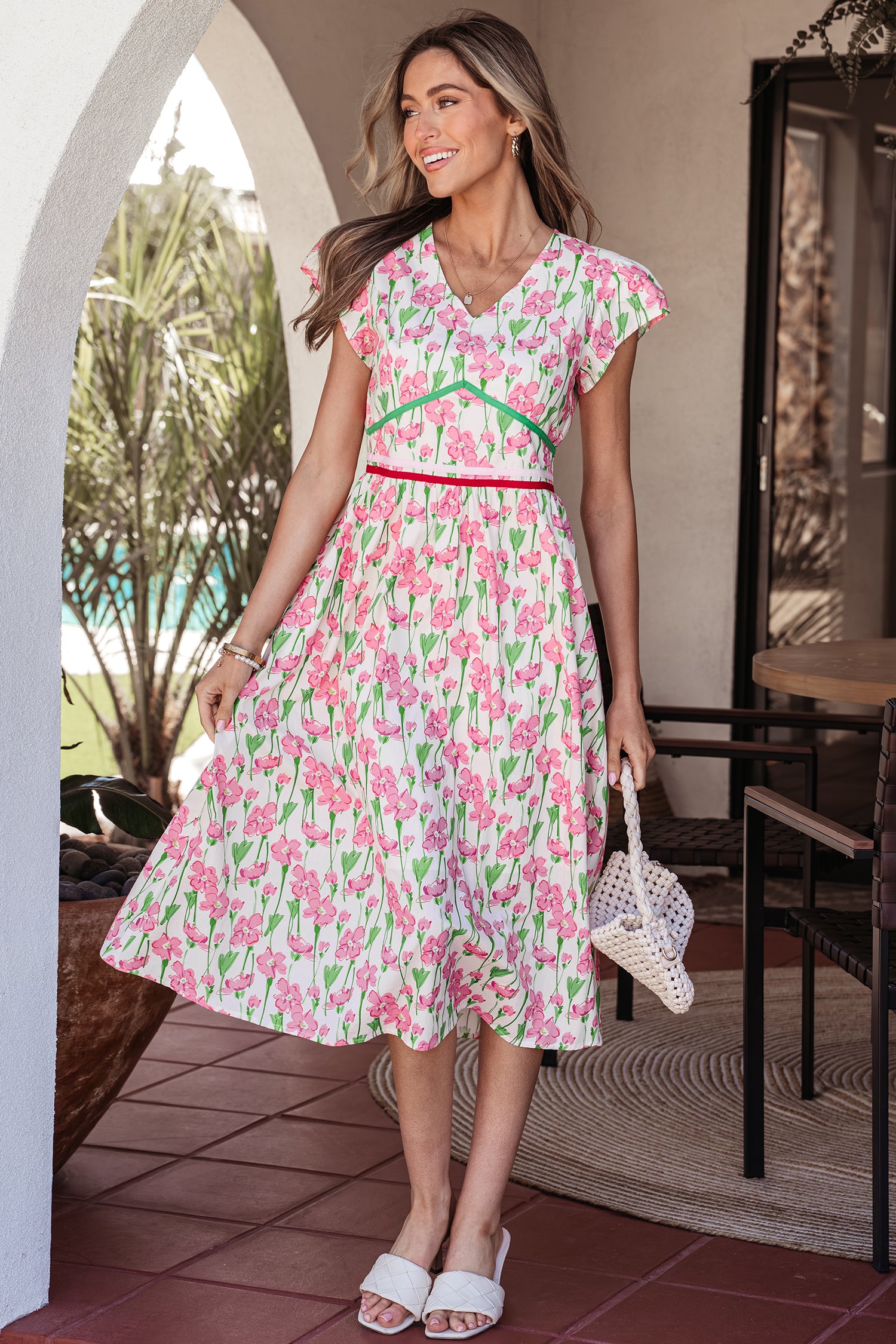 Robe midi femme floral, manches courtes, col V, bordure contrastée, midi — rose
