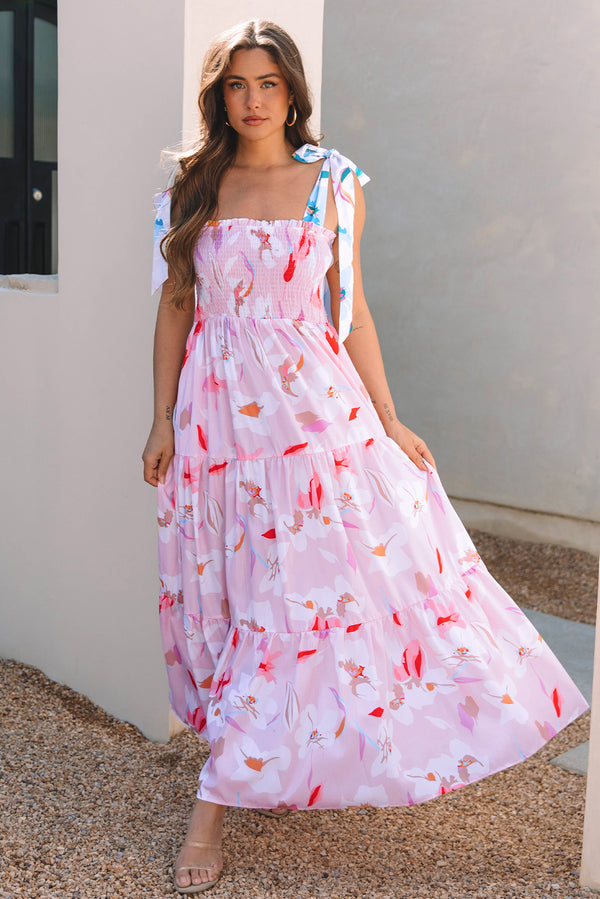 Robe longue smockée rose à imprimé floral et épaules nouées