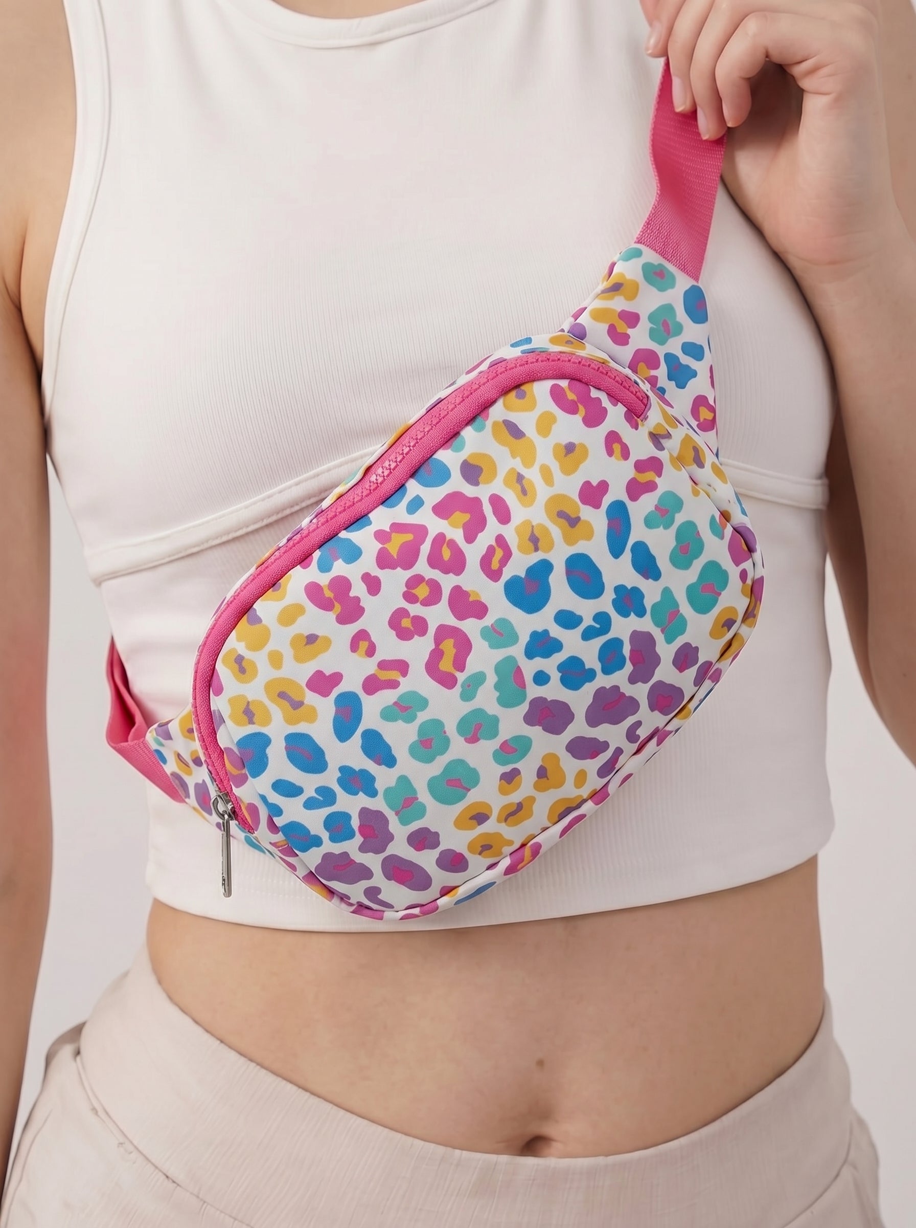 Pièce mode femme léopard, zip, bretelles — rouge rose
