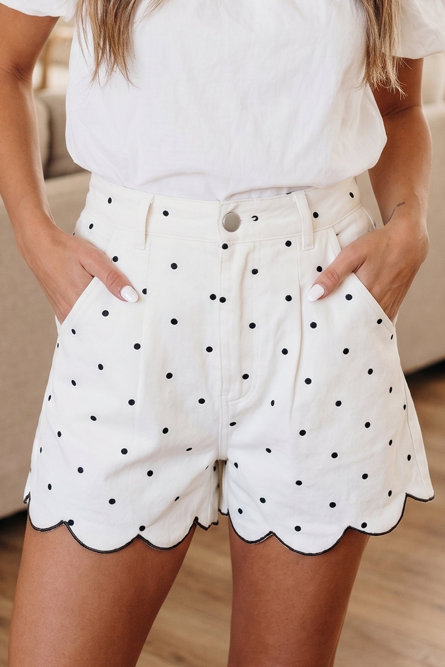 Short femme brodé, pois, festonné — blanc