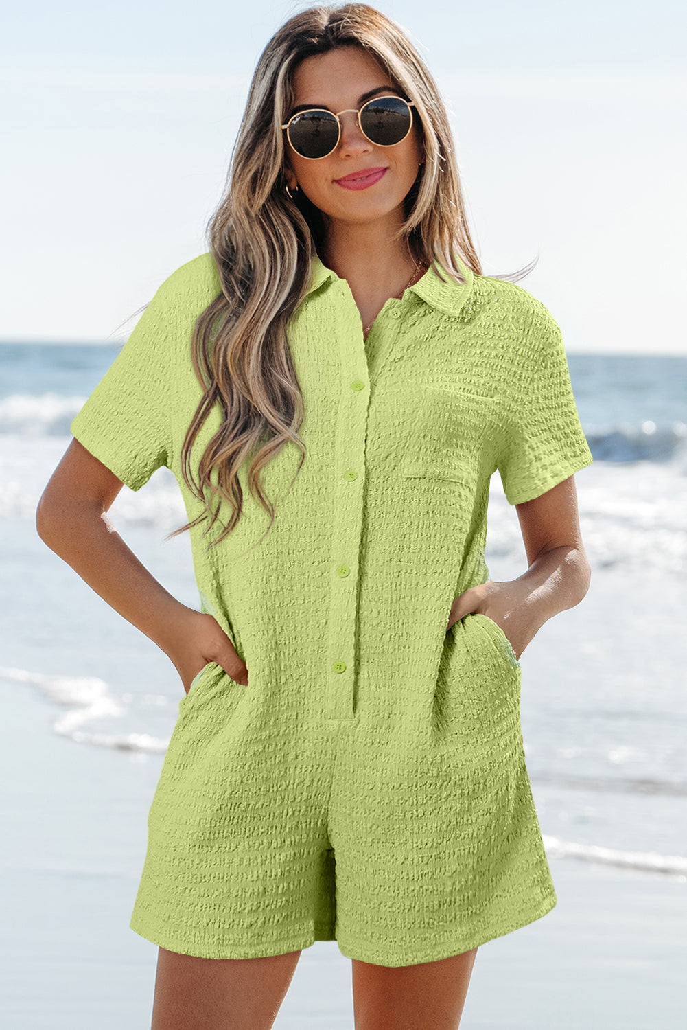 Combinaison femme boutonnée, poches, manches courtes — vert