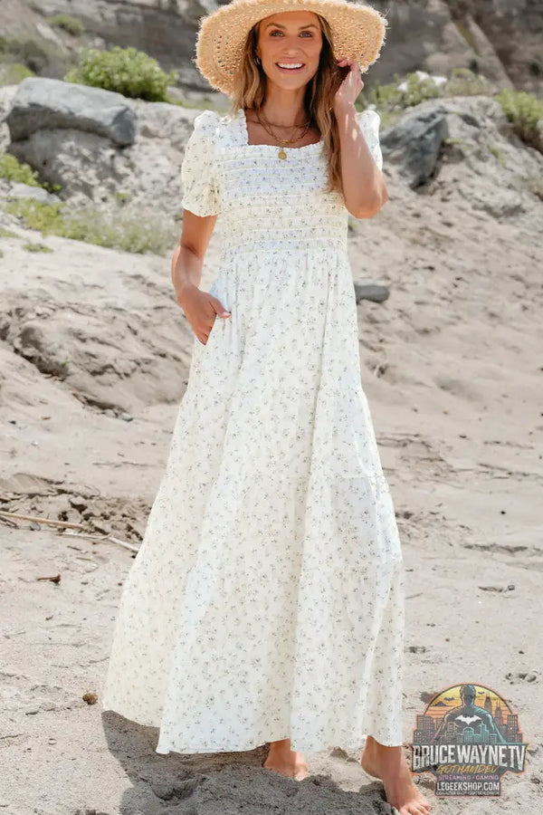 Robe longue blanche à volants et corsage froncé à plusieurs niveaux et fleurs - White / S / 100% Polyester