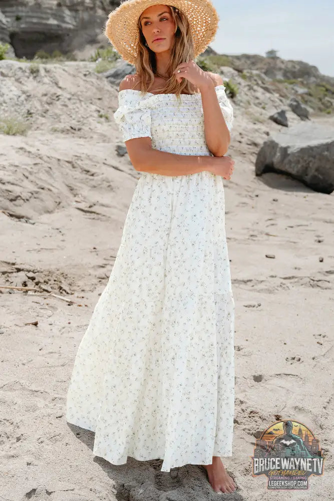 Robe longue blanche à volants et corsage froncé à plusieurs niveaux et fleurs - Dresses/Maxi Dresses