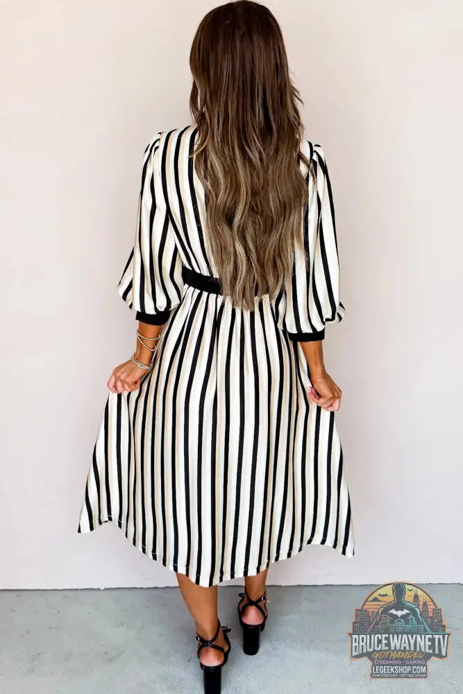 Robe mi-longue boutonnée noire à rayures et manches 3/4 bouffantes - Dresses/Midi Dresses